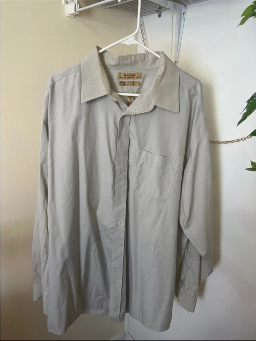 Roundtree & Yorke Light Gray Men's Button-Up Shirt